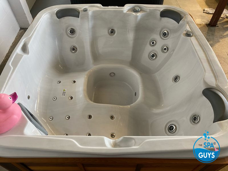 Trueform Family Deluxe Cedar Spa - Nz Made- 5 Seater Coronet