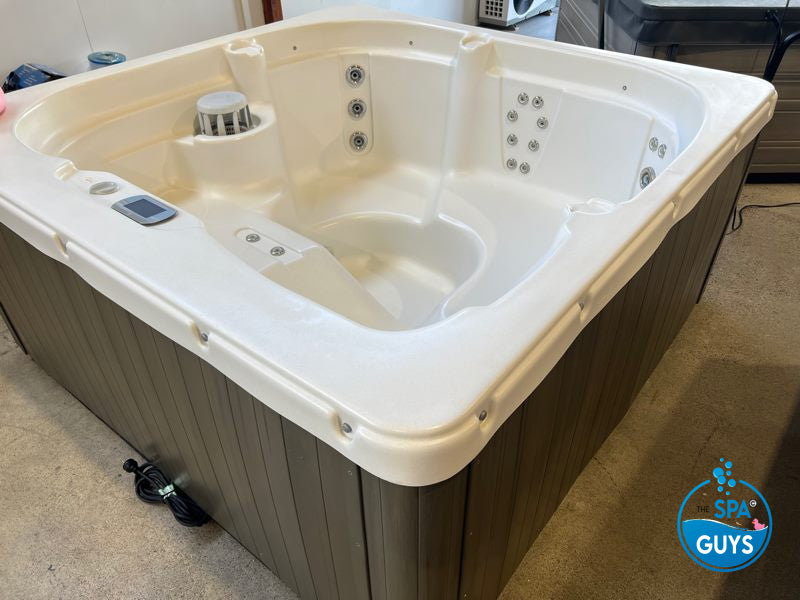 Hot Spring 5 Seater Portable Spa - Vacationer Silent Touchscreen Controlled