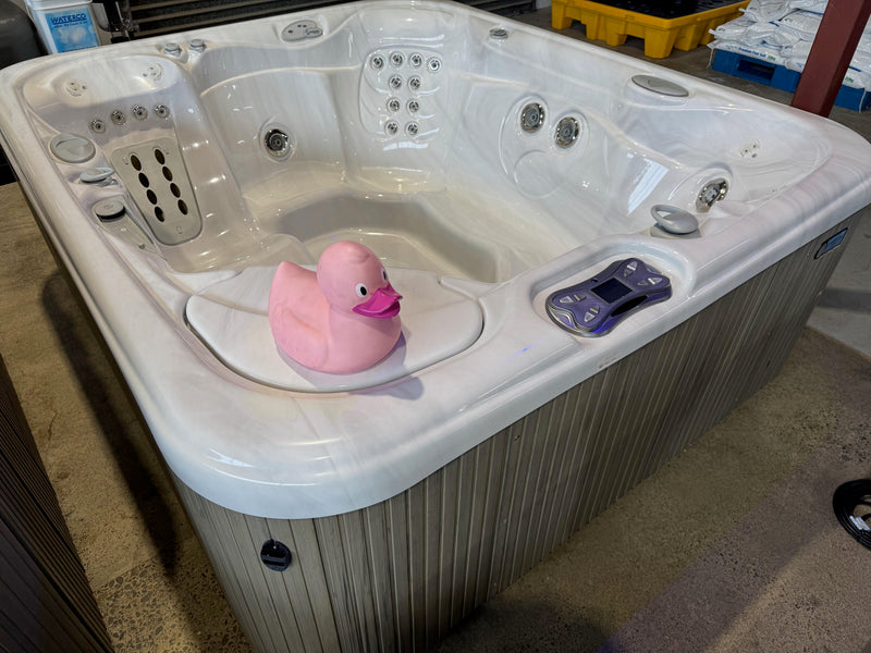 Hot Spring 5 Seater Portable Spa - Highlife - Sovereign - SILENT FLO - Ozone