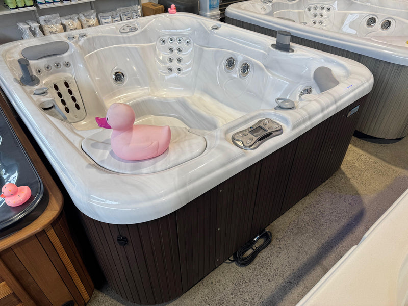 Hot Spring 5 Seater Portable Spa - Highlife - Sovereign - SILENT FLO - Ozone - STEREO