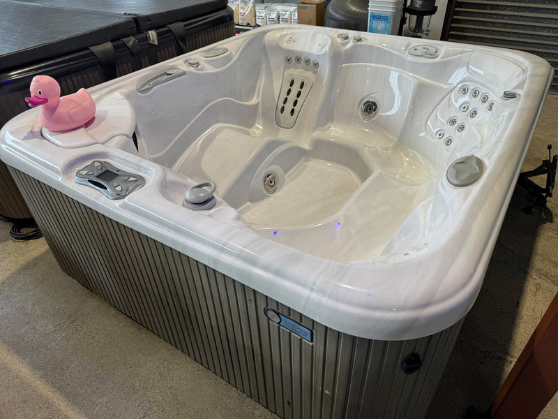 Hot Spring 5 Seater Portable Spa - Highlife - Sovereign - SILENT FLO - Ozone