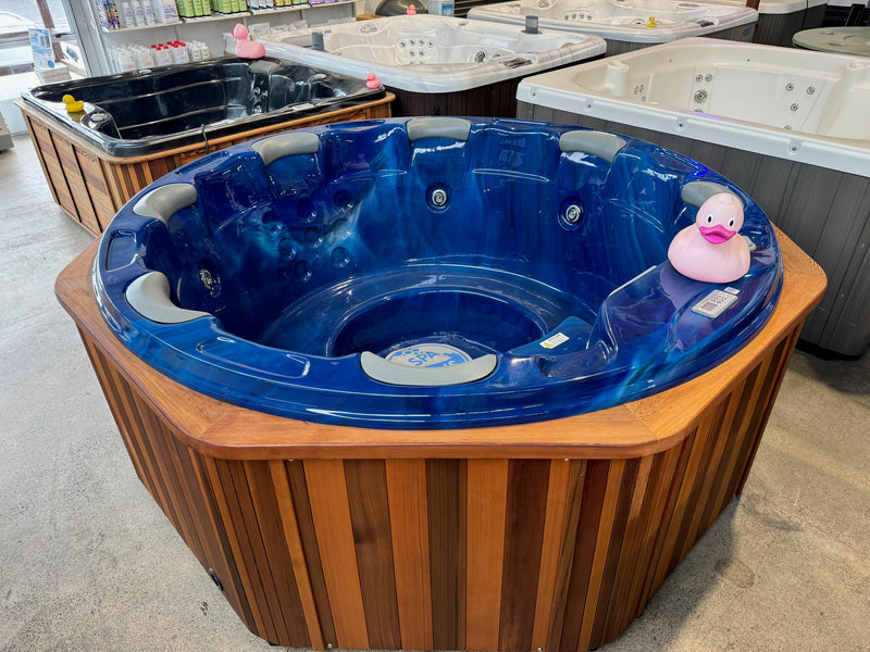 Trueform Extreme Family Cedar Spa - NZ MADE- 7 Seater - Ozone - HEAT PUMP READY