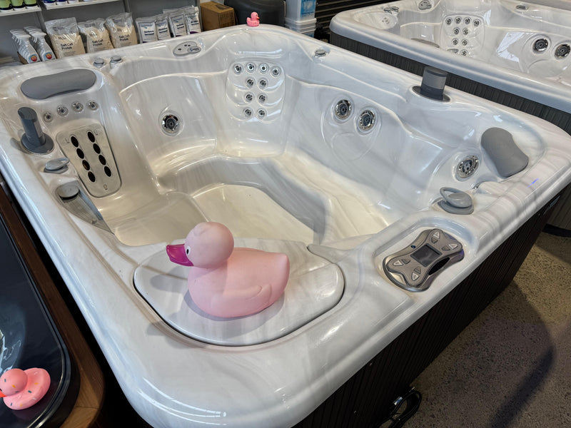 Hot Spring 5 Seater Portable Spa - Highlife - Sovereign - SILENT FLO - Ozone - STEREO