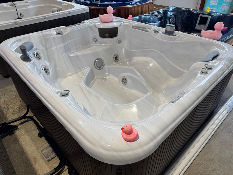Hot Spring 5 Seater Portable Spa - Highlife - Sovereign - SILENT FLO - Ozone - STEREO