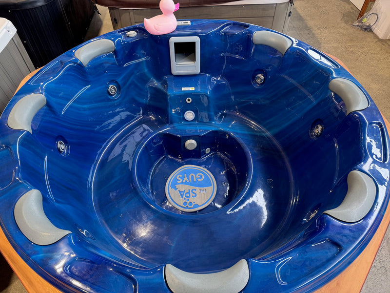 Trueform Extreme Family Cedar Spa - NZ MADE- 7 Seater - Ozone - HEAT PUMP READY